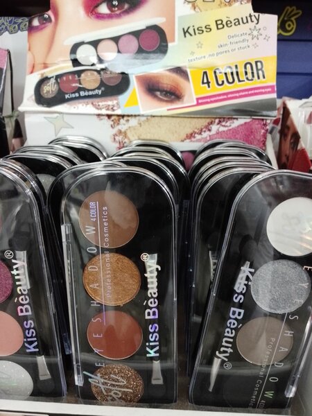 Palette de Fards à Paupières Kiss Beauty
