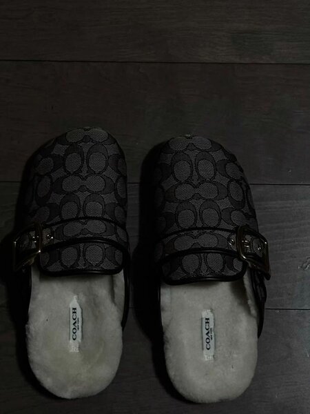 Pantoufles en fourrure Coach