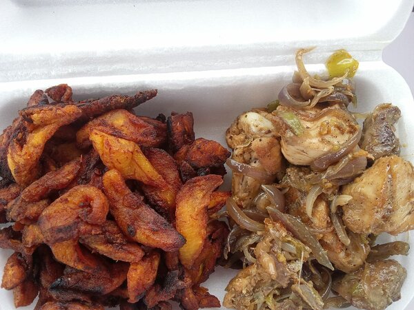 Poulet demi +500 Plantains