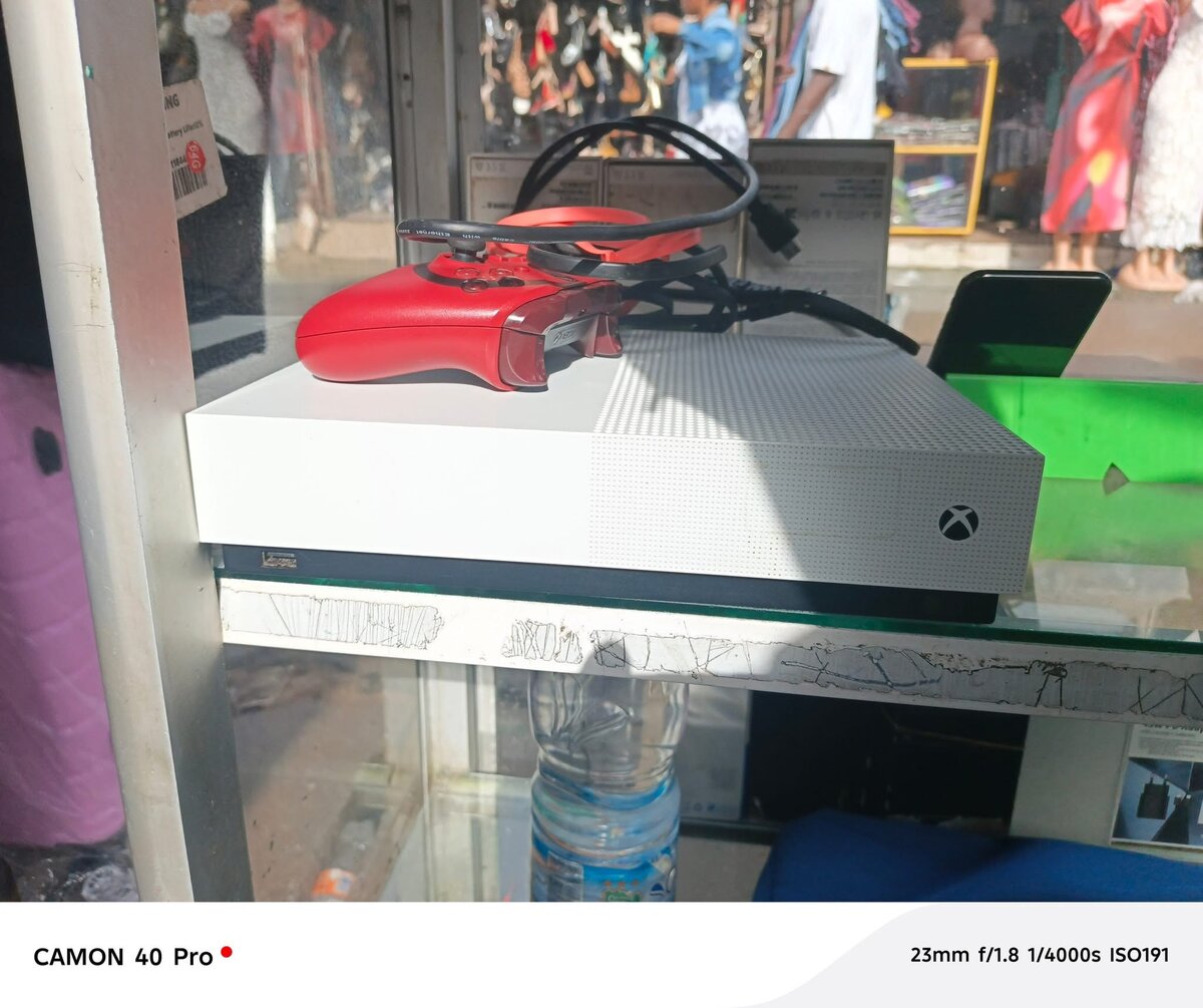 Xbox One S avec manette