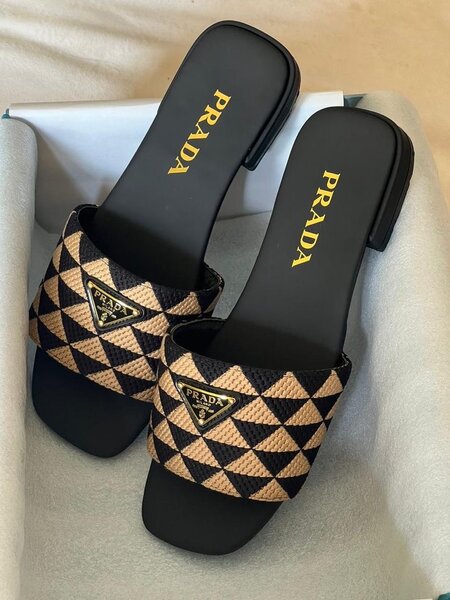 Sandales Prada élégantes