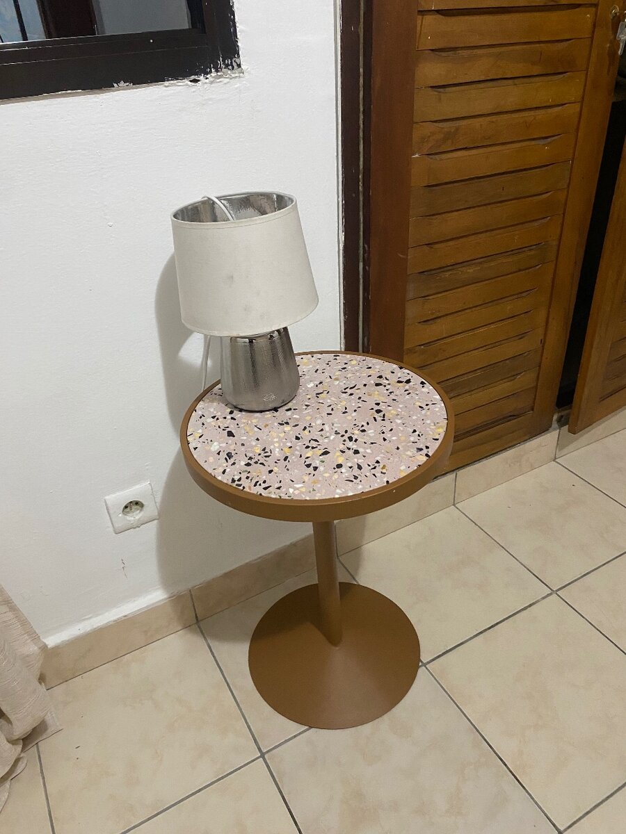 Table d'appoint terrazzo élégante