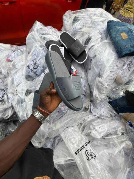 Claquettes de bain confortables