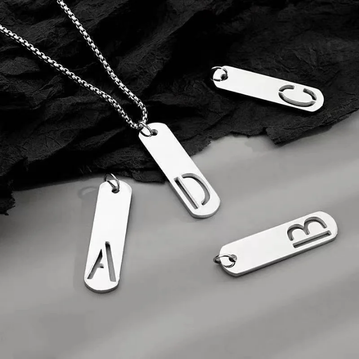 Collier initiale en acier inox