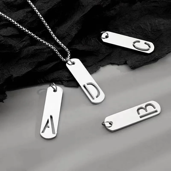 Collier initiale en acier inox