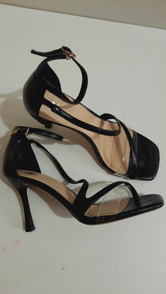 Элегантные босоножки