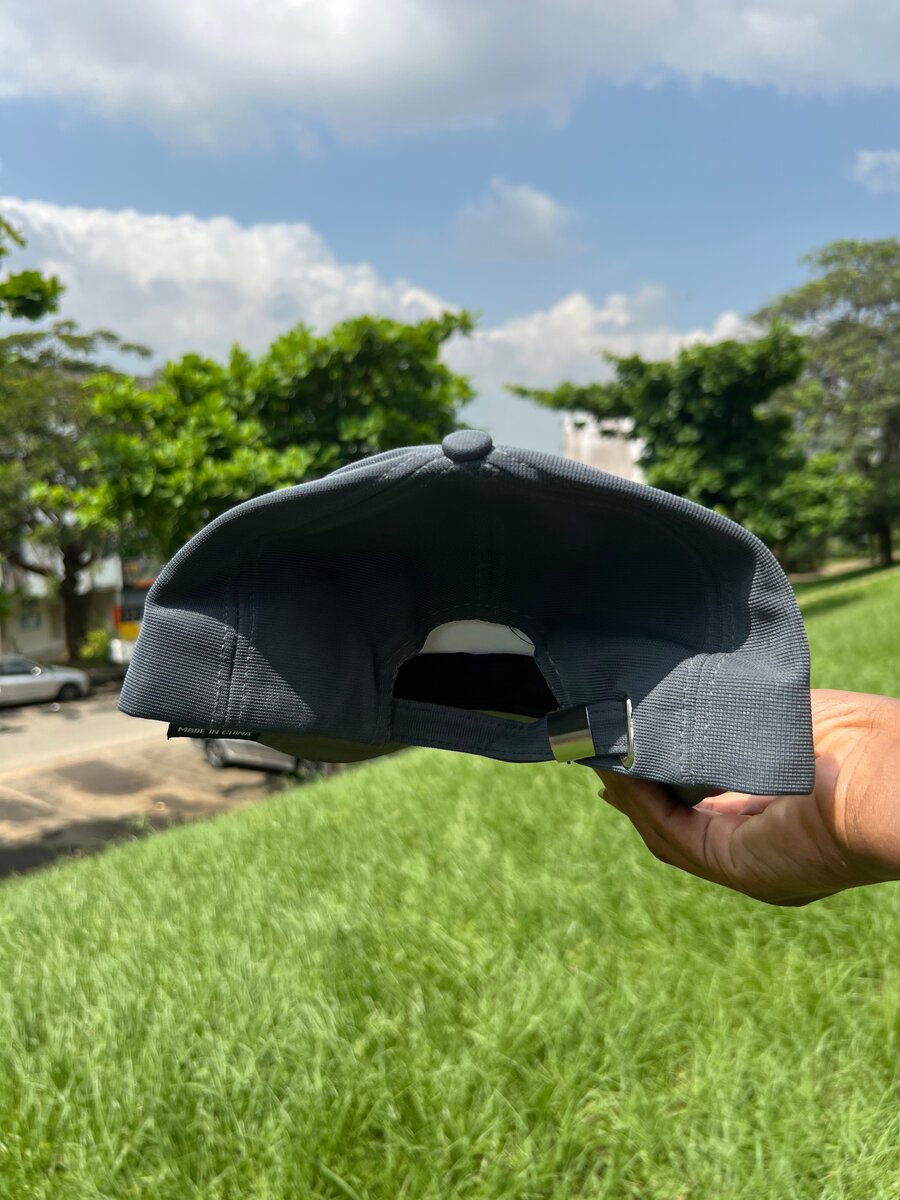 Casquette grise unisexe