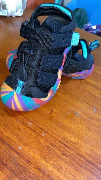 Sandales de sport colorées