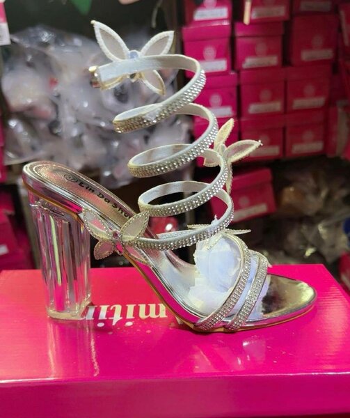 Sandales brillantes à talon