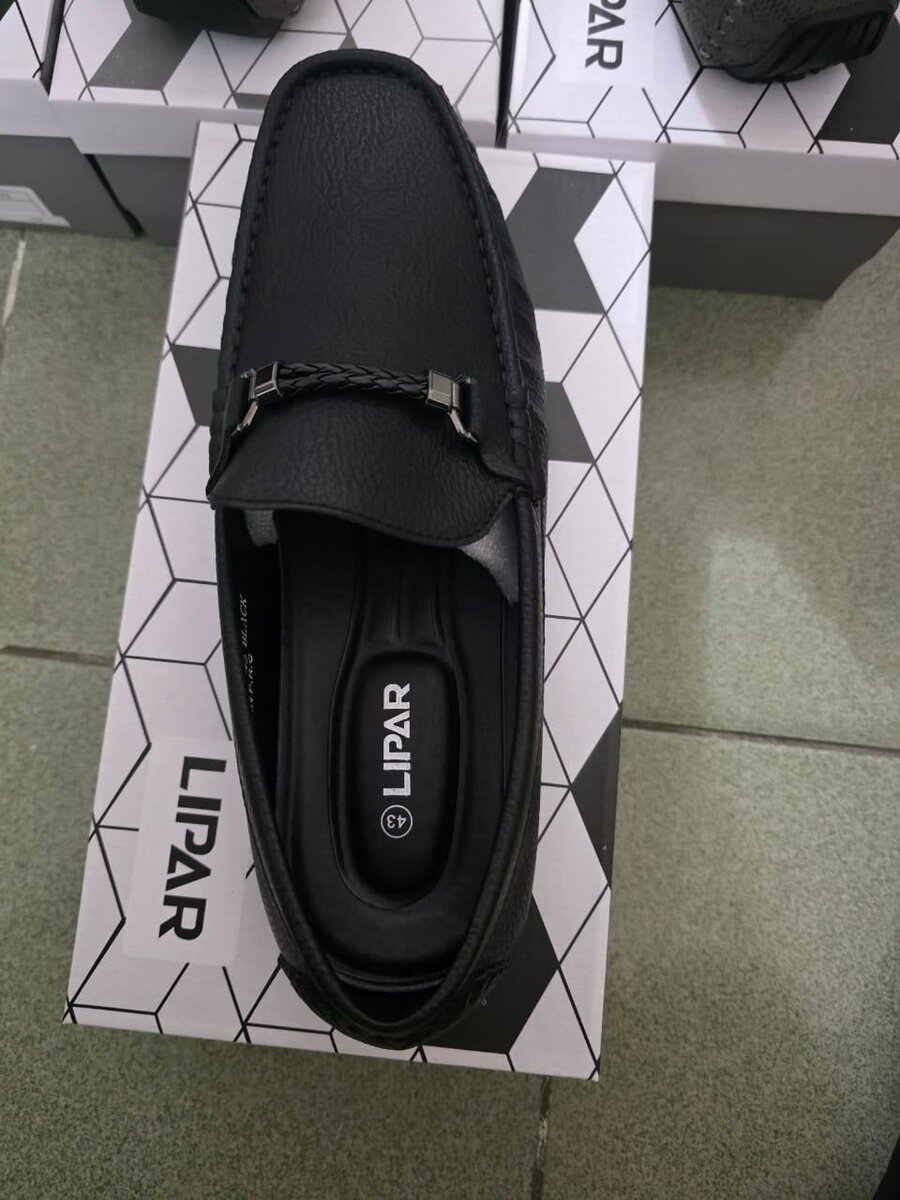 Mocassins en cuir noir élégant