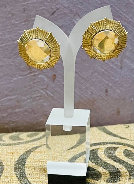 Boucles d'oreilles dorées élégantes