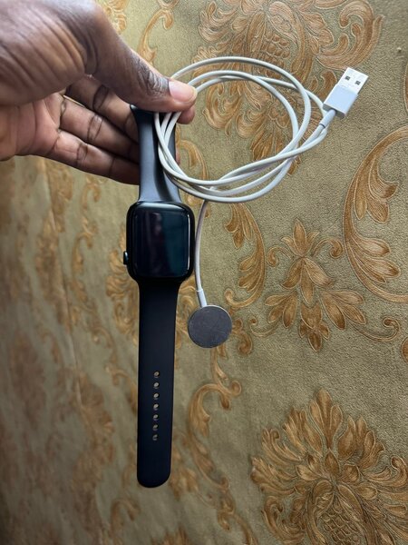 Montre connectée avec chargeur