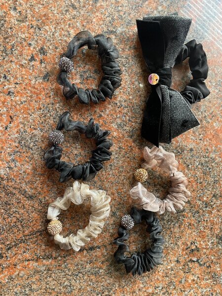 Hair tie