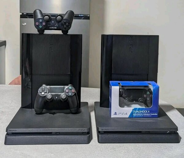 Console PS4 avec Manette