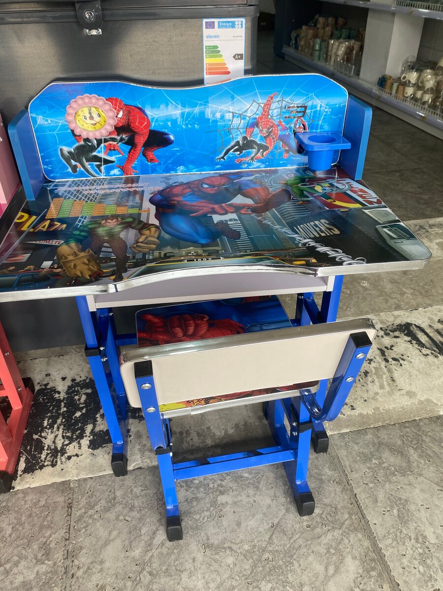 Bureau Enfant avec Héros