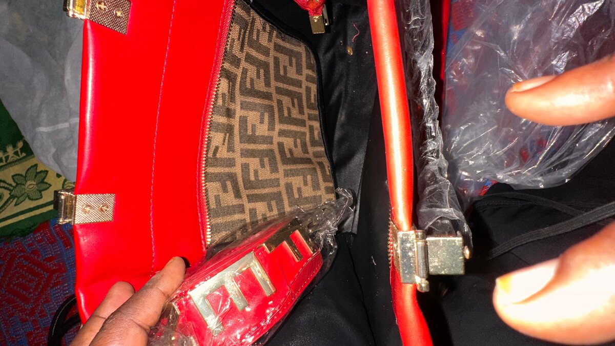 Sac à main Fendi rouge élégant