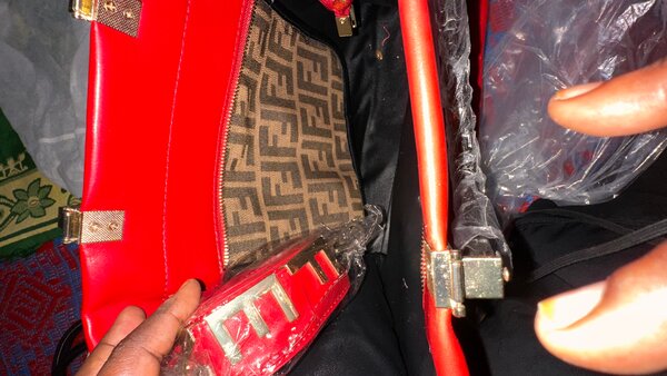 Sac à main Fendi rouge élégant