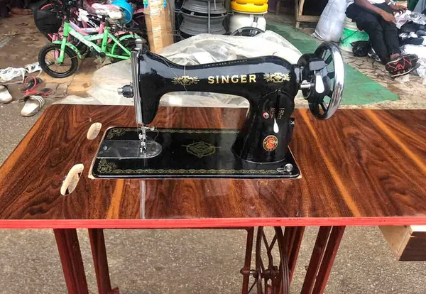 Machine à coudre vintage Singer