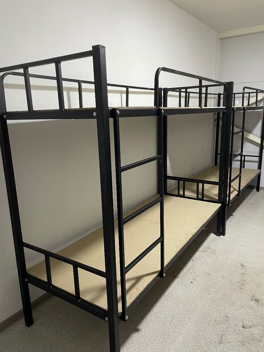 Двух яросная кровать