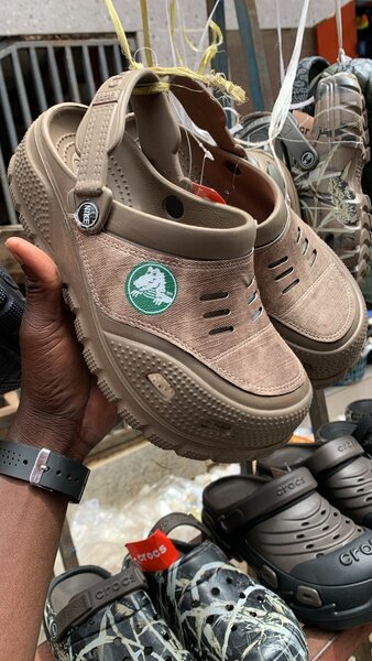 Chic Croks 1