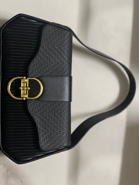 Sac élégant en cuir tressé