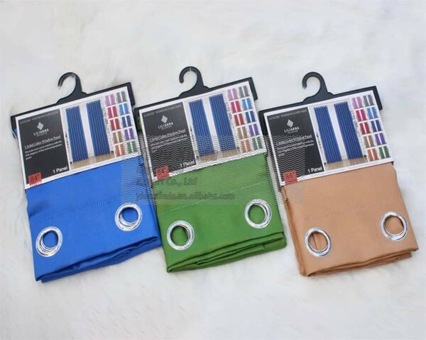 Rideaux à œillets colorés