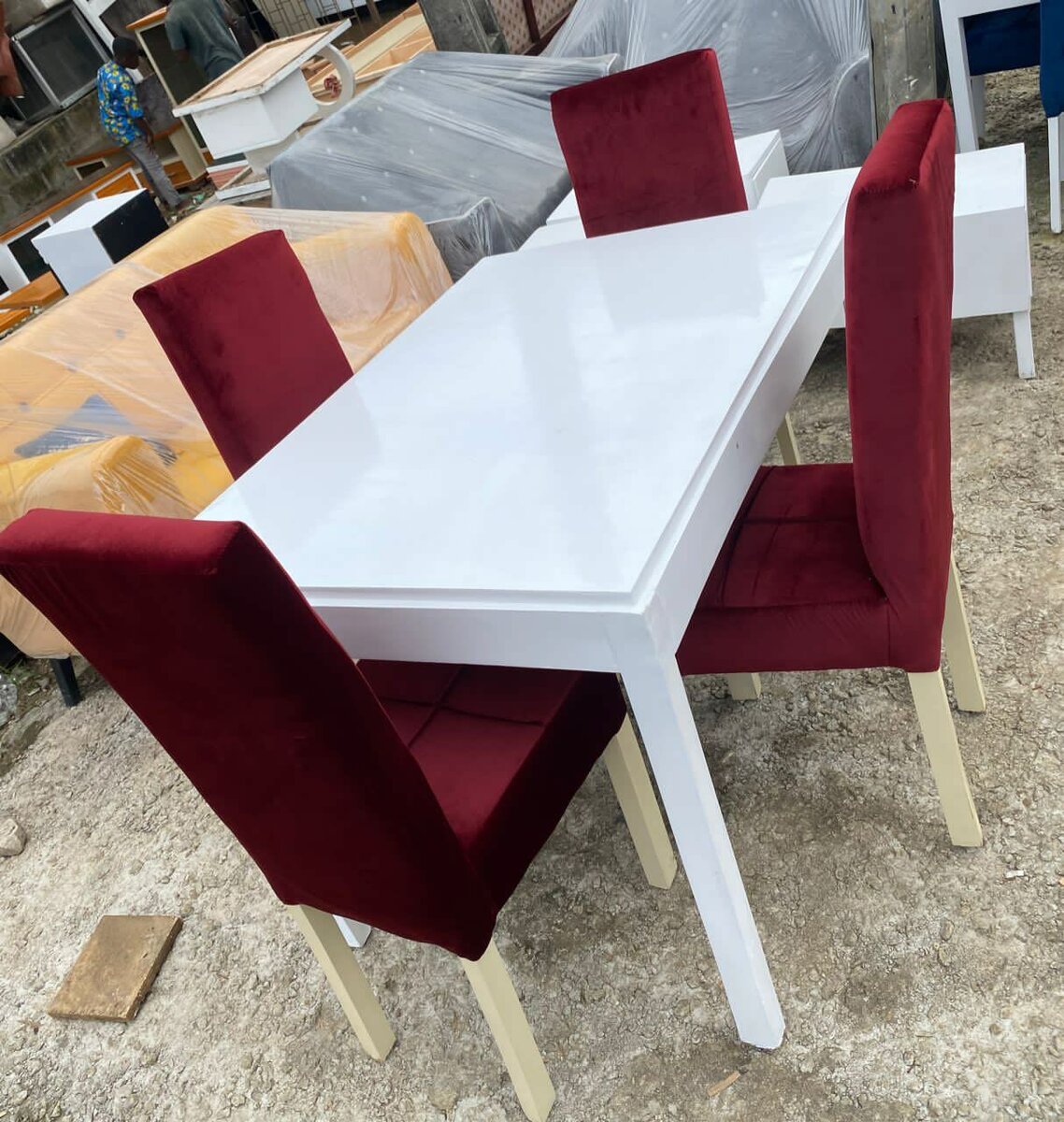 Table à manger 4 chaises