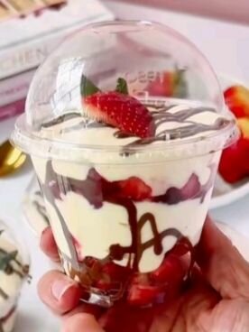 Desserts variés en coupes