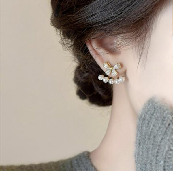 Pearl studs