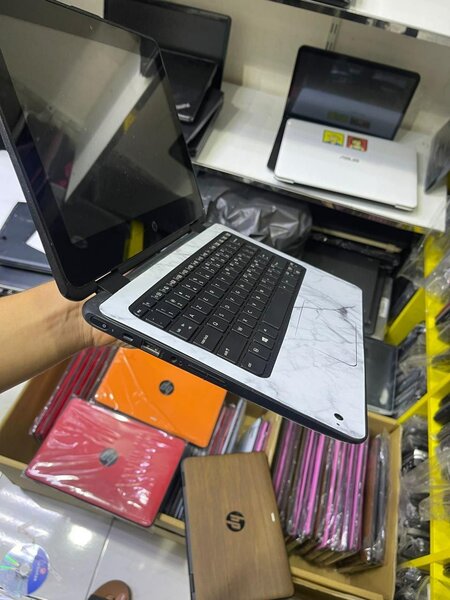 Ordinateur portable HP PLIABLE