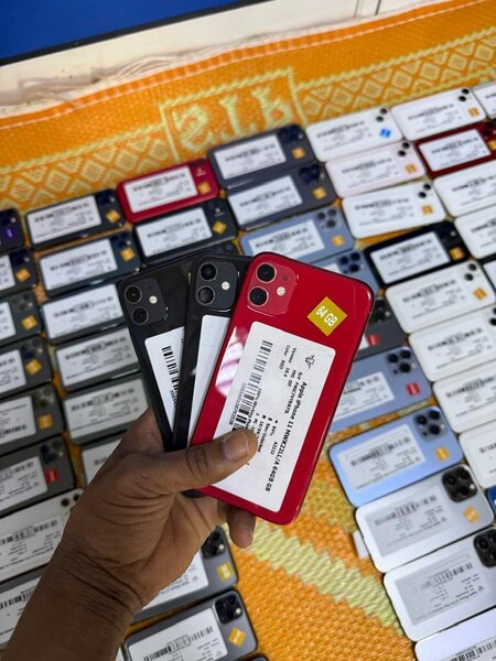 IPHONE 11 SIMPLE CASI NEUF.