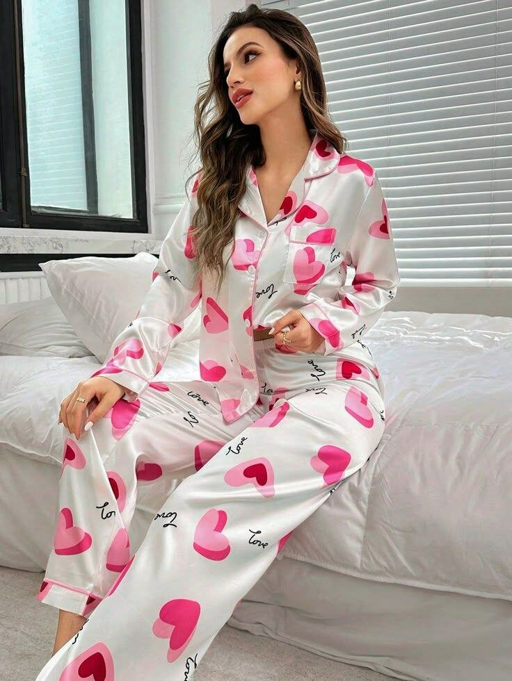 Pyjama en satin imprimé cœur