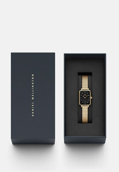 Montre Rectangle Élégante DW
