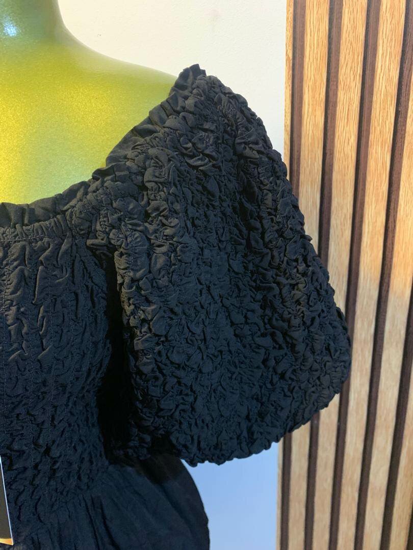 Robe Noire Épaules Dénudées