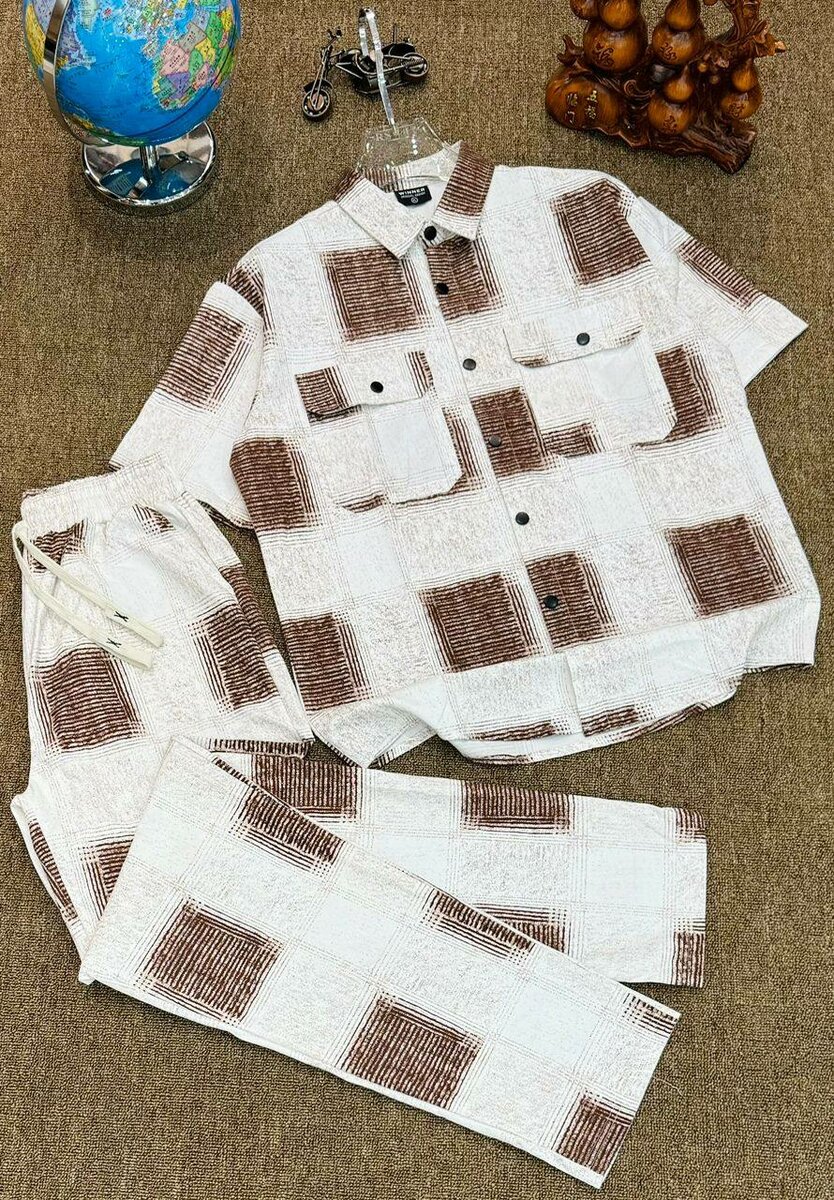 Tenue décontractée à carreaux