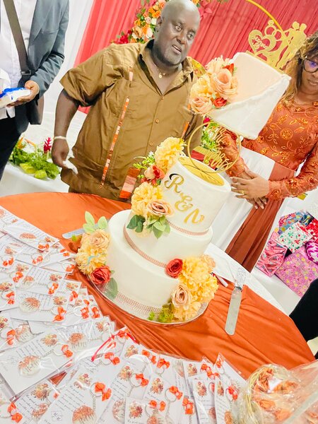 Gâteau de mariage floral élégant