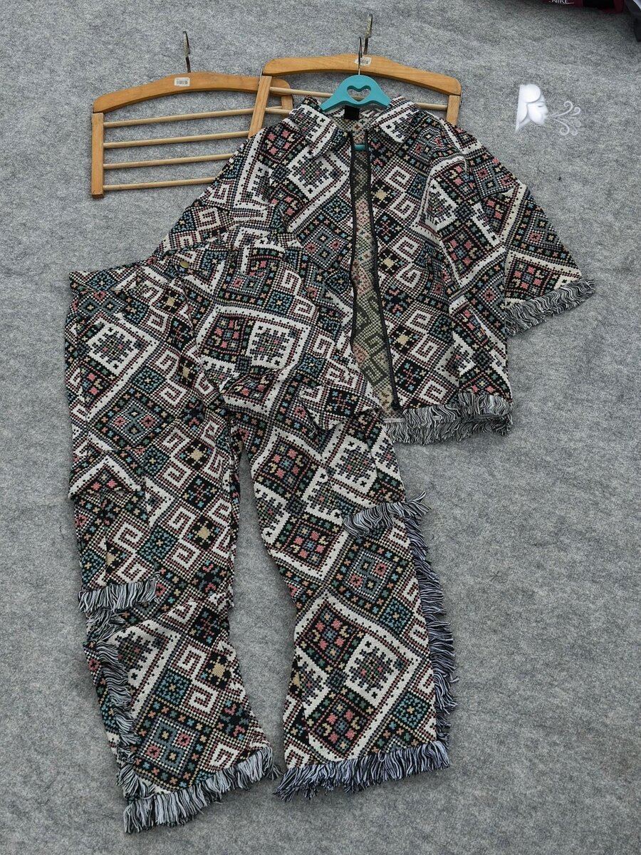 Poncho ethnique avec pantalon