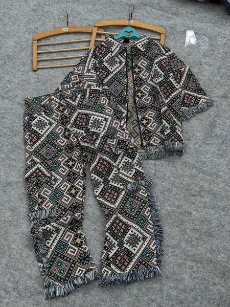 Poncho ethnique avec pantalon