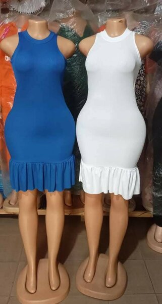 Robe moulante à volants