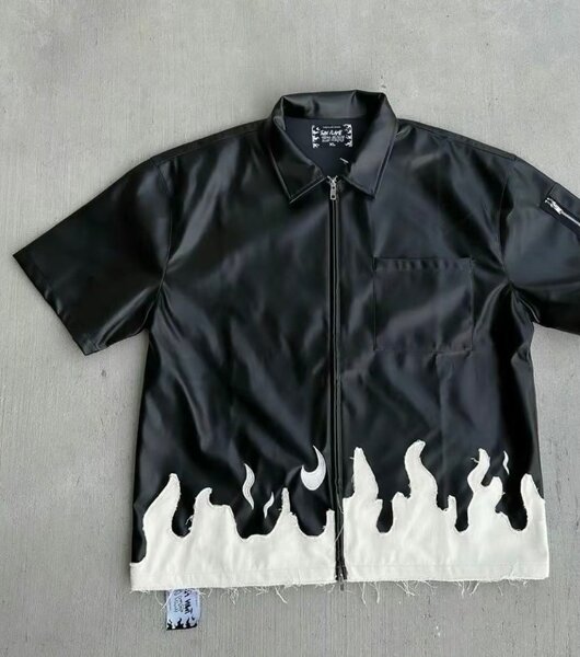 Chemise noire à flammes