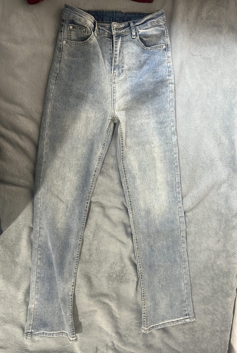 Женские джинсы .