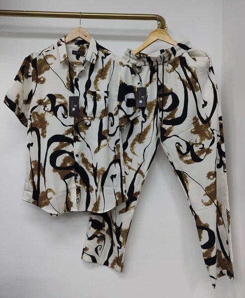 Ensemble chemise et pantalon imprimé abstrait