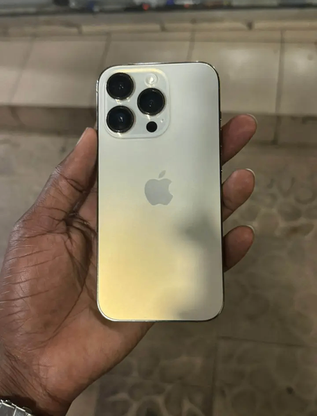iPhone 15 Pro Doré
