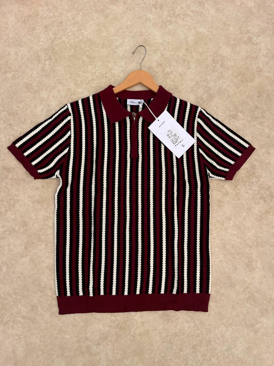 Polo en tricot rayé élégant