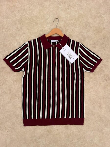 Polo en tricot rayé élégant