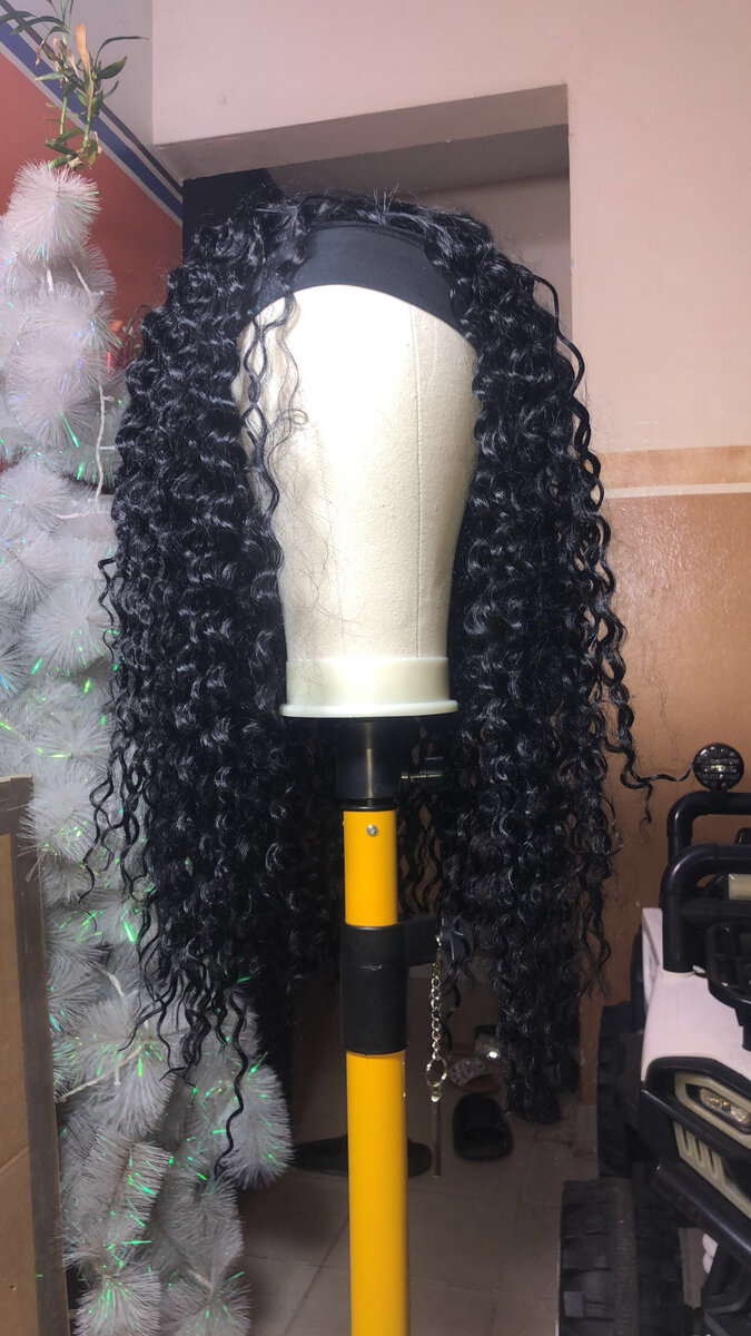 Perruque bandeau bouclée