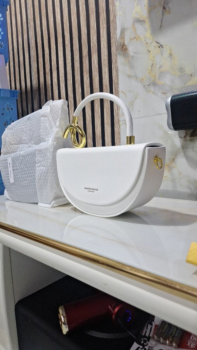 Sac à main élégant demi-lune