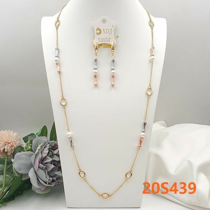 Parure Collier et Boucles d'oreilles Élégantes