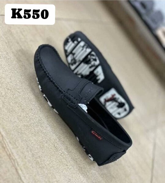 Chaussures en cuir synthétique