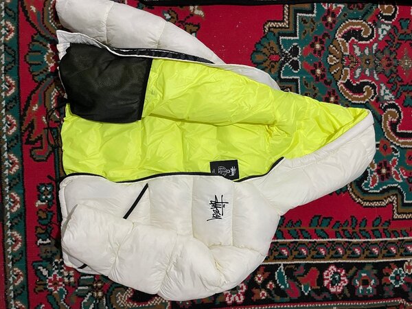 Белая куртка новая !